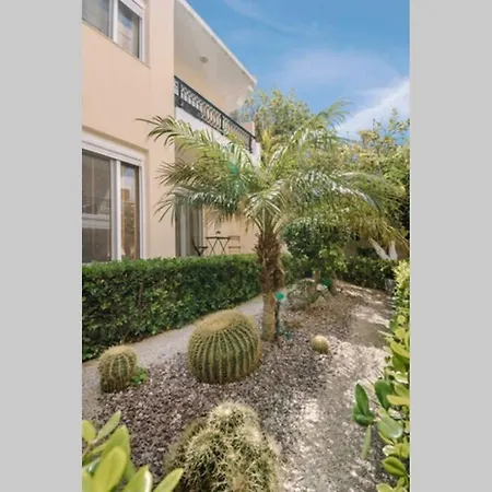 Appartamento Aloe, Cozy Apt Garden View, 5' Away Rhodes City